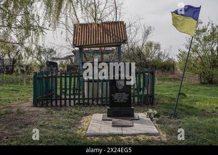 © Yevhen Vasyliev/Le Pictorium/MAXPPP - Hrakove 12/04/2024 Yevhen Vasyliev/Le Pictorium - 12/04/2024 - Ukraine/kharkiv Oblast/Hrakove - du 25 fevrier au 7 Septembre 2022, le Village a ete Occupe par l'armee russe jusqu'a sa Liberation par les Forces Armees ukrainiennes. Le Village a ete lourdement endommage Car il se trouvait sur la ligne de front et a subi des bombardements constants Anhänger 195 jours, et les Consequences sont encore visibles 19 mois apres la Desoccupation. L'ecole, le batiment du conseil Municipal, l'eglise, les magasins, les immeubles prives et les appartements, Stockfoto