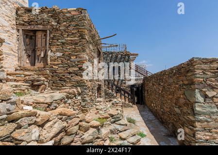 Eine alte Burg, die aus Steinen in der antiken Architektur gebaut wurde, genannt Bakhroush Ben Alas Castle, befindet sich in der Al Baha Region in Saudi-Arabien Stockfoto