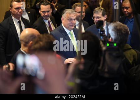 © Nicolas Landemard/Le Pictorium/MAXPPP - Bruxelles 19/04/2024 Nicolas Landemard/Le Pictorium - 19/04/2024 - Belgique/Bruxelles/Bruxelles - Arrivee et allocution de Viktor Orban. Les 16 et 17 avril 2024 la fondation Edmund Burke organisiert dans la capitale belge la National Conservatismus Conference. UN Symposium don t le Panel d'Invitals etait variates et don t les positionnement Intellektuelle, sociaux ou politiques sont tres marques dans la ligne de la droite Conservatrice voire de l'extreme-droite. La presse locale parlait d'un rassemblement des grandes figures de l'extreme-droite europ Stockfoto