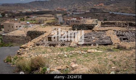 Eine alte Burg, die aus Steinen in der antiken Architektur gebaut wurde, genannt Bakhroush Ben Alas Castle, befindet sich in der Al Baha Region in Saudi-Arabien Stockfoto