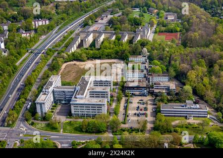 Luftbild, Firmengebäude SNT Deutschland AG Zweigniederlassung Essen, Hotel Bredeney, freie Wiesenfläche, hinten die ehemalige Polizeischule Polizeikaserne, Autobahn A52, Bredeney, Essen, Ruhrgebiet, Nordrhein-Westfalen, Deutschland ACHTUNGxMINDESTHONORARx60xEURO *** Luftansicht, Firmengebäude SNT Deutschland AG Niederlassung Essen, Hotel Bredeney, Freiwiese, hinter der ehemaligen Polizeischule Polizeikaserne, Autobahn A52, Bredeney, Essen, Ruhrgebiet, Nordrhein-Westfalen, Deutschland ACHTUNGxMINDESTHONORARx60xEURO Stockfoto