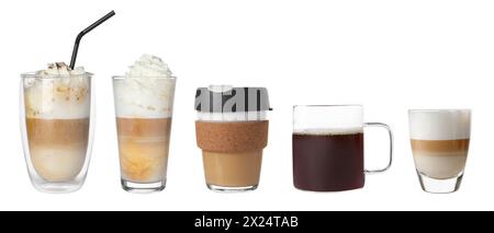 Set aus verschiedenen Kaffeegetränken in Tassen und Glas auf weißem Hintergrund Stockfoto