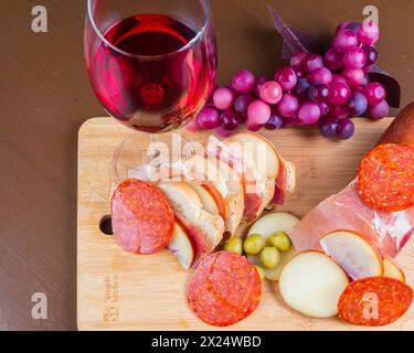 Empanadas gefüllt mit Thunfisch und köstlichen geheimen Zutaten. Stockfoto