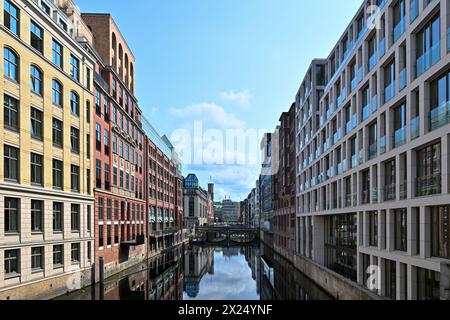 Historische Fassaden in der Innenstadt am Bleichenfleet Kanal in Hamburg. Stockfoto