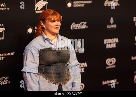 Rost, Deutschland. April 2024. Die Sängerin Loi nimmt an den Radio Regenbogen Awards Teil. Quelle: Philipp von Ditfurth/dpa/Alamy Live News Stockfoto