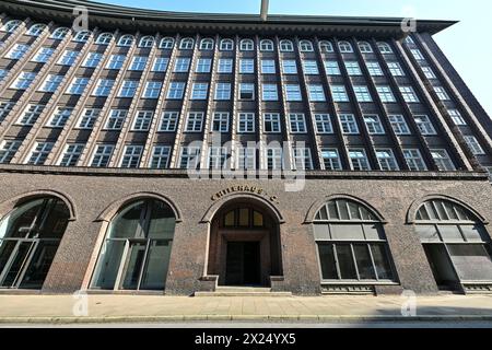 Hamburg, Deutschland - 14. Juli 2023: Chilehaus Backsteinbau in Hamburg. Stockfoto