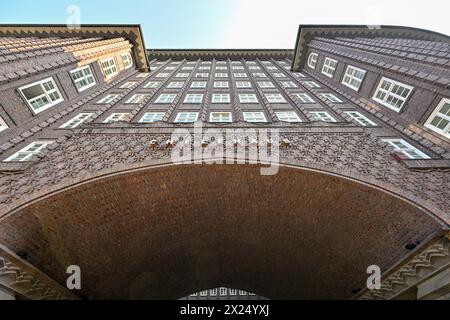 Hamburg, Deutschland - 14. Juli 2023: Chilehaus Backsteinbau in Hamburg. Stockfoto