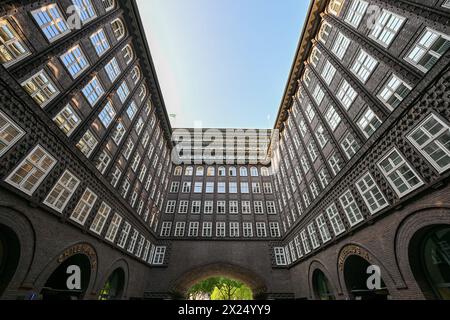 Hamburg, Deutschland - 14. Juli 2023: Chilehaus Backsteinbau in Hamburg. Stockfoto