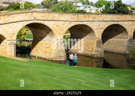 Die Richmond Bridge ist die älteste denkmalgeschützte, von Sträflingen erbaute Brücke an der B31 in Richmond, 25 Kilometer nördlich von Hobart in Tasmanien. Stockfoto