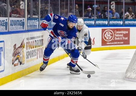 19. April 2024: Rochester Americans Stürmer Graham Slaggert (19) Skates in der zweiten Periode gegen die Cleveland Monsters. Die Rochester Americans veranstalteten die Cleveland Monsters in einem Spiel der American Hockey League in der Blue Cross Arena in Rochester, New York. (Jonathan Tenca/CSM) Stockfoto