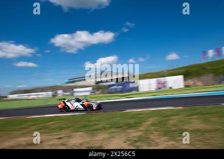 Vallelunga Circuit, Rom, Italien 19-04-2024 - FIA TCR World Tour, freies Training. Mikel Azcona auf Hyundai in Aktion auf Rennstrecke. Foto: Fabio Pagani/Alamy Live News Stockfoto