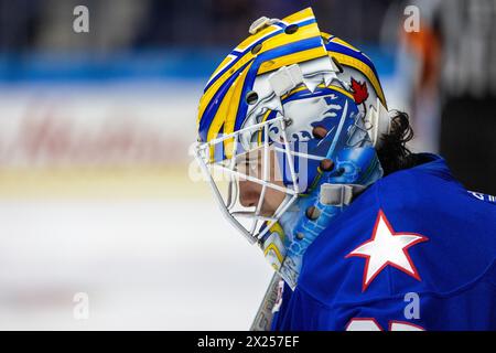 19. April 2024: Der Rochester-Amerikaner Devon Levi (27) läuft in der dritten Periode gegen die Cleveland Monsters. Die Rochester Americans veranstalteten die Cleveland Monsters in einem Spiel der American Hockey League in der Blue Cross Arena in Rochester, New York. (Jonathan Tenca/CSM) Stockfoto