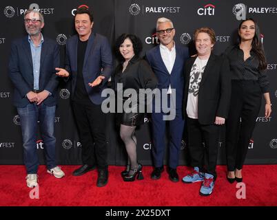Los Angeles, USA. April 2024. (L-R) Alec Sulkin, Seth MacFarlane, Alex Borstein, Rich Appel, Seth Green und Mila Kunis kommen am 25. Jahrestag des PaleyFest LA 2024 im Dolby Theatre in Hollywood, KALIFORNIEN, am Freitag, den 19. April 2024. (Foto: Sthanlee B. Mirador/SIPA USA) Credit: SIPA USA/Alamy Live News Stockfoto