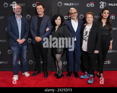 Los Angeles, USA. April 2024. (L-R) Alec Sulkin, Seth MacFarlane, Alex Borstein, Rich Appel, Seth Green und Mila Kunis kommen am 25. Jahrestag des PaleyFest LA 2024 im Dolby Theatre in Hollywood, KALIFORNIEN, am Freitag, den 19. April 2024. (Foto: Sthanlee B. Mirador/SIPA USA) Credit: SIPA USA/Alamy Live News Stockfoto