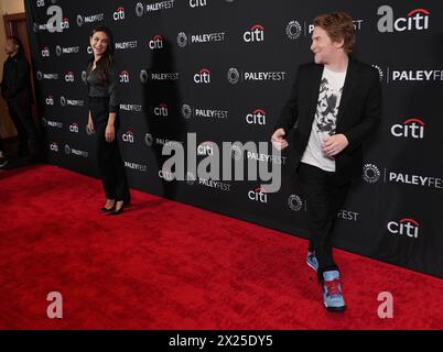 Los Angeles, USA. April 2024. (L-R) Mila Kunis und Seth Green kommen beim PaleyFest LA 2024 an, dem 25. Jahrestag der FAMILIE im Dolby Theatre in Hollywood, KALIFORNIEN am Freitag, den 19. April 2024. (Foto: Sthanlee B. Mirador/SIPA USA) Credit: SIPA USA/Alamy Live News Stockfoto