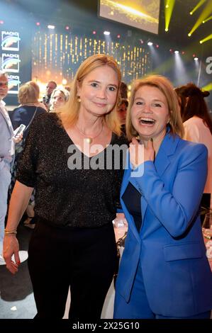 Annette Frier mit Schwester Sabine Frier bei der Verleihung des 24. Radio Regenbogen Award 2024 in der Europa-Park Arena. Rust, 19.04.2024 *** Annette Frier mit Schwester Sabine Frier bei der Verleihung des 24 Radio Regenbogen Award 2024 in der Europa Park Arena Rust, 19 04 2024 Foto:XF.xKernx/xFuturexImagex regenbogen 4587 Stockfoto