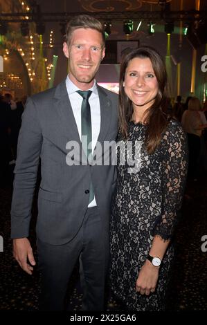 Nicolas Mack und Ann-Katrin Mack bei der Verleihung des 24. Radio Regenbogen Award 2024 in der Europa-Park Arena. Rust, 19.04.2024 *** Nicolas Mack und Ann Katrin Mack bei der Verleihung des 24 Radio Regenbogen Award 2024 in der Europa Park Arena Rust, 19 04 2024 Foto:XF.xKernx/xFuturexImagex regenbogen 4621 Stockfoto