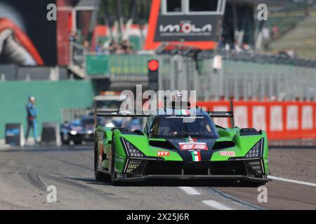 Imola, Italien. April 2024. Sie treffen auf die Free Practice 2 während der FIA World Endurance Championship WEC 6 Hours of Imola Italy 2024 19 April, Imola, Italien Credit: Independent Photo Agency/Alamy Live News Stockfoto