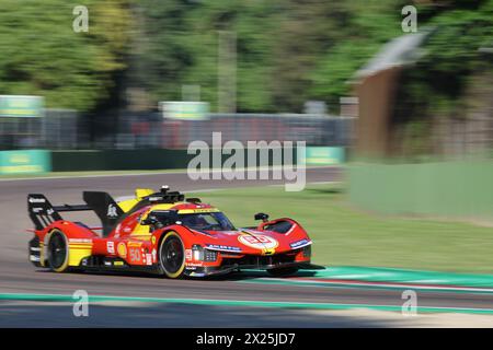 Imola, Italien. April 2024. Sie treffen auf die Free Practice 2 während der FIA World Endurance Championship WEC 6 Hours of Imola Italy 2024 19 April, Imola, Italien Credit: Independent Photo Agency/Alamy Live News Stockfoto