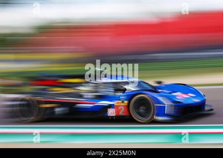 Imola, Italien, 19. April 2024, #2 Cadillac Racing (USA) Cadillac V-Series.R (HY) Earl Bamber (Nzl) / Alex Lynn (GbR) während der 6 Stunden von Imola, dem zweiten Rennen der FIA World Endurance Championship 2024 (FIA WEC) auf dem Autodromo Internazionale Enzo e Dino Ferrari vom 18. Bis 21. April, 2024 in Imola, Italien - Foto Bruno Vandevelop/MPS Agency Credit MPS Agency/Alamy Live News Stockfoto