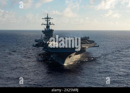 PHILIPPINISCHE SEE (5. April 2024) der Flugzeugträger der Nimitz-Klasse USS Theodore Roosevelt (CVN 71) durchquert die Philippinische See, 5. April 2024. Theodore Stockfoto