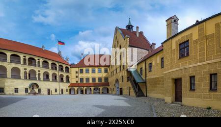 Innenhof des historischen Schlosses Trausnitz in Landshut, Niederbayern, Bayern, Deutschland, Europa Stockfoto