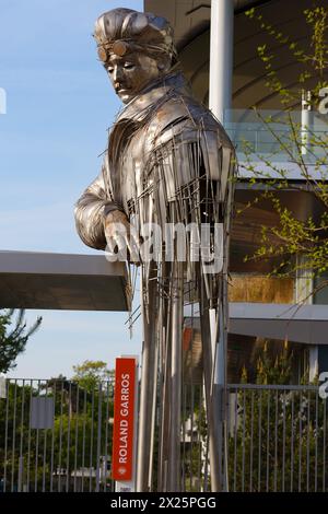 Beeindruckende Roland Garros Statue am Eingang zu den Tennisplätzen. Es befindet sich in Bois de Boulogne und ist der weltweit führende Tennisplatz Stockfoto