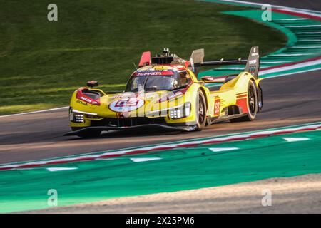 Imola, Italien, 19. April 2024, #83 AF Corse (Ita) Ferrari 499P (HY) Robert Kubica (Pol) / Yifei YE (CHN) / Robert Shwartzman (ISR) während der 6 Stunden von Imola, dem zweiten Rennen der FIA Langstrecken-Weltmeisterschaft 2024 (FIA WEC) auf der Autodromo Internazionale Enzo e Dino Ferrari vom 18. bis 21. April 2024 in Imola, Italien - Foto Bruno Vandevelop/MPS Agency Credit MPS Agency/Alamy Live News Stockfoto