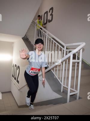 Seoul, Südkorea. April 2024. Ein Teilnehmer nimmt am Lotte World Tower Vertical Marathon 2024 in Seoul, Südkorea, am 20. April 2024 Teil. Quelle: Yao Qilin/Xinhua/Alamy Live News Stockfoto