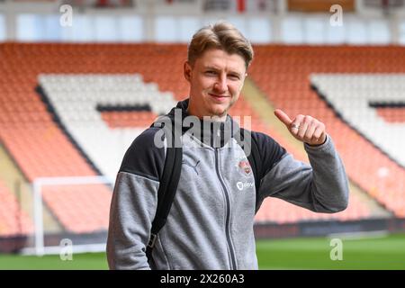 George Byers von Blackpool kommt vor dem Spiel Blackpool gegen Barnsley in der Sky Bet League 1 in der Bloomfield Road, Blackpool, Großbritannien, 20. April 2024 (Foto: Craig Thomas/News Images) in , am 20.04.2024. (Foto: Craig Thomas/News Images/SIPA USA) Stockfoto