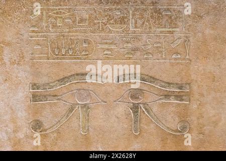 Ägypten, Kairo, Ägyptisches Museum, Granit-Sarkophag von Neferuptah, Tochter von Amenemhat 3, Hawara: Udjat-Augen. Stockfoto