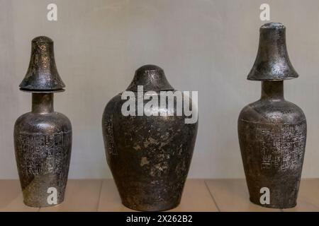 Ägypten, Kairo, Ägyptisches Museum, aus dem Grab von Neferuptah, Tochter von Amenemhat 3, Hawara: Silbervasen. Stockfoto