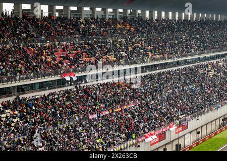 Fans auf den Tribünen während des Formel 1 Lenovo Chinese Grand Prix 2024, 5. Runde der Formel 1 Weltmeisterschaft 2024 vom 19. Bis 21. April 2024 auf dem Shanghai International Circuit in Shanghai, China - Foto Florent Gooden / DPPI Stockfoto