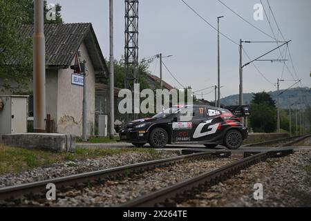 Der Fahrer Sebastien Ogier und Co-Pilot Vincent Landais vom Team Toyota Gazoo Racing WRT, Toyota Gr Yaris Rally1 Hybrid, sie stehen am 2. Tag des Rennens während der FIA World Rally Championship WRC Rallye Kroatien 2024 20 April in Zagreb Stockfoto