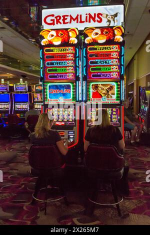 Las Vegas, Nevada.  Frauen spielen Spielautomaten, Flamingo Casino. Stockfoto