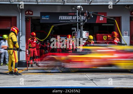 Imola, Italie. April 2024. Ferrari AF Corse während der 6 Stunden von Imola 2024, 2. Runde der FIA Langstrecken-Weltmeisterschaft 2024, vom 18. Bis 21. April 2024 auf dem Autodromo Internazionale Enzo e Dino Ferrari in Imola, Italien - Foto Charly Lopez/DPPI Credit: DPPI Media/Alamy Live News Stockfoto