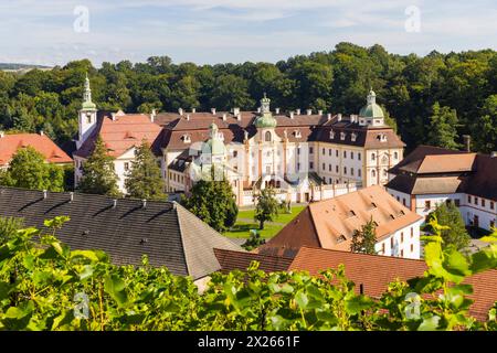 Kloster St. Marienthal Kloster St. Marienthal ist eine Zisterzienserinnen-Abtei in der sächsischen Oberlausitz. Es ist das älteste Frauenkloster des Ordens in Deutschland, das seit seiner Gründung ununterbrochen besteht. Ostritz Sachsen Deutschland *** Kloster St. Marienthal das Kloster St. Marienthal ist eine Zisterzienserabtei in der Oberlausitz in Sachsen es ist das älteste Frauenkloster des Ordens in Deutschland, das seit seiner Gründung ununterbrochen existierte Stockfoto