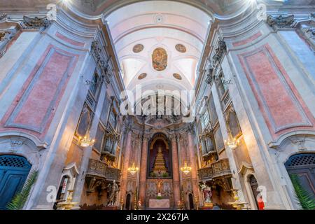 Das Innere des wunderschönen Klosters und der Kirche von Graca - Santo André und Santa Marinha Pfarrgemeinde in Lissabon. Lissabon, Portugal. Stockfoto