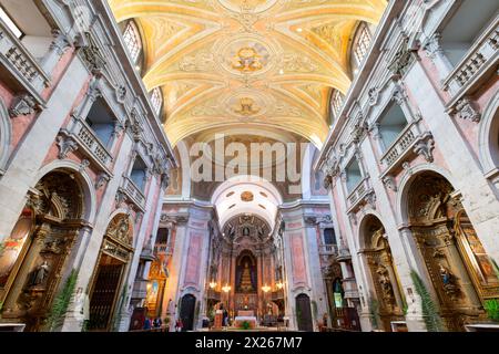 Das Innere des wunderschönen Klosters und der Kirche von Graca - Santo André und Santa Marinha Pfarrgemeinde in Lissabon. Lissabon, Portugal. Stockfoto