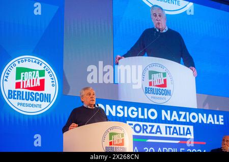 Roma, Italien. April 2024. Consiglio Nazionale Forza Italia al Hotel Parco dei Principi Roma. Nella foto il Segretario Antonio Tajani durante il suo intervento e l'annuncio della sua candidatura alle elezioni Europee - Roma, Italia - Sabato 20 April 2024 (Foto Valentina Stefanelli/LaPresse) Forza Italia National Council im Hotel Parco dei Principi Rome. Auf dem Foto, Sekretär Antonio Tajani während seiner Rede und der Ankündigung seiner Kandidatur bei den Europawahlen - Rom, Italien - Samstag, 20. April 2024 (Foto Valentina Stefanelli/LaPresse) Credit: LaPresse/Alamy Live News Stockfoto