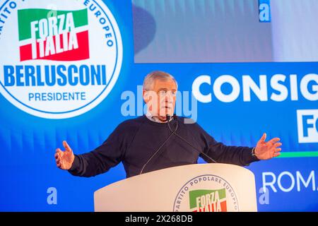 Roma, Italien. April 2024. Consiglio Nazionale Forza Italia al Hotel Parco dei Principi Roma. Nella foto il Segretario Antonio Tajani durante il suo intervento e l'annuncio della sua candidatura alle elezioni Europee - Roma, Italia - Sabato 20 April 2024 (Foto Valentina Stefanelli/LaPresse) Forza Italia National Council im Hotel Parco dei Principi Rome. Auf dem Foto, Sekretär Antonio Tajani während seiner Rede und der Ankündigung seiner Kandidatur bei den Europawahlen - Rom, Italien - Samstag, 20. April 2024 (Foto Valentina Stefanelli/LaPresse) Credit: LaPresse/Alamy Live News Stockfoto