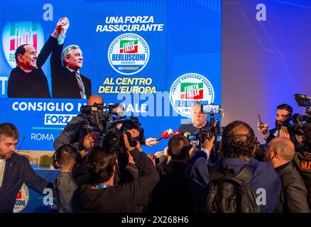 Roma, Italien. April 2024. Consiglio Nazionale Forza Italia al Hotel Parco dei Principi Roma. Nella foto il Segretario Antonio Tajani durante le interviste - Roma, Italia - Sabato 20 April 2024 (Foto Valentina Stefanelli/LaPresse) Forza Italia National Council im Hotel Parco dei Principi Rome. Auf dem Foto, Sekretär Antonio Tajani während seiner Rede und der Ankündigung seiner Kandidatur bei den Europawahlen - Rom, Italien - Samstag, 20. April 2024 (Foto Valentina Stefanelli/LaPresse) Credit: LaPresse/Alamy Live News Stockfoto