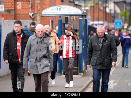 Die Fans von Sheffield United kommen vor dem Spiel der Premier League in der Bramall Lane in Sheffield an. Bilddatum: Samstag, 20. April 2024. Stockfoto