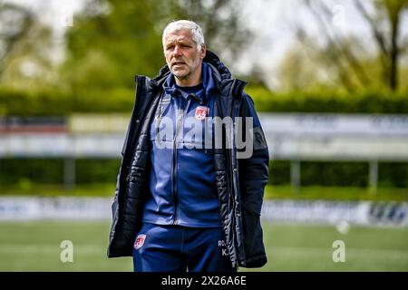 VEENENDAAL, 20-04-2024, Sportpark Panhuis, Fußball, niederländische Betnation Division, Saison 2023 / 2024, Spiel zwischen GVVV und Noordwijk. Noordwijk Trainer Kees Zethof. Stockfoto