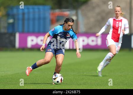 Amsterdam, Niederlande. April 2024. AMSTERDAM, NIEDERLANDE - 20. APRIL: Romaissa Boukakar von AZ während des niederländischen Azerion Frauen-Eredivisie-Spiels zwischen Ajax und AZ Alkmaar im Sportpark de Toekomst am 20. April 2024 in Amsterdam, Niederlande. (Foto von Gerard Spaans/Orange Pictures) Credit: Orange Pics BV/Alamy Live News Stockfoto