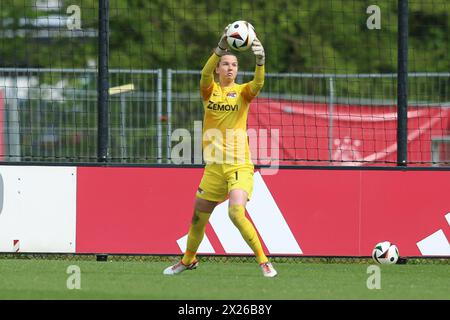 Amsterdam, Niederlande. April 2024. AMSTERDAM, NIEDERLANDE - 20. APRIL: Femke Liefting Torhüterin der AZ während des niederländischen Azerion Women's Eredivisie Matches zwischen Ajax und AZ Alkmaar im Sportpark de Toekomst am 20. April 2024 in Amsterdam. (Foto von Gerard Spaans/Orange Pictures) Credit: Orange Pics BV/Alamy Live News Stockfoto