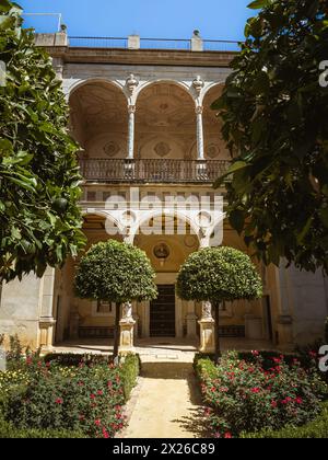 Kleiner Garten (Jardin Chico) im Inneren des Casa de Pilatos (Pilates Haus) Palastes - Sevilla, Andalusien, Spanien Stockfoto