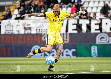 Ascoli Piceno, Italien. April 2024. Antonio Palumbo (Modena) während des Spiels Ascoli Calcio vs Modena FC, italienischer Fußball Serie B in Ascoli Piceno, Italien, 20. April 2024 Credit: Independent Photo Agency/Alamy Live News Stockfoto