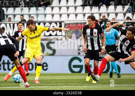 Ascoli Piceno, Italien. April 2024. Luca Strizzolo (Modena) während des Spiels Ascoli Calcio vs Modena FC, italienischer Fußball Serie B in Ascoli Piceno, Italien, 20. April 2024 Credit: Independent Photo Agency/Alamy Live News Stockfoto