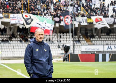 Ascoli Piceno, Italien. April 2024. Pierpaolo Bisoli (Modena) während des Spiels Ascoli Calcio vs Modena FC, italienischer Fußball Serie B in Ascoli Piceno, Italien, 20. April 2024 Credit: Independent Photo Agency/Alamy Live News Stockfoto